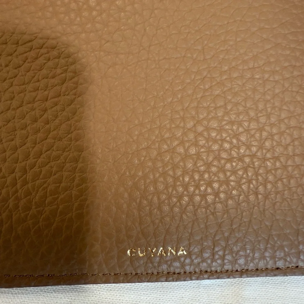 Cuyana Grained Leather Tech Carryall-16 inch - Picture 8 of 8